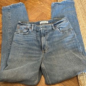 Abercrombie 90’s straight ultra high rise size 28
